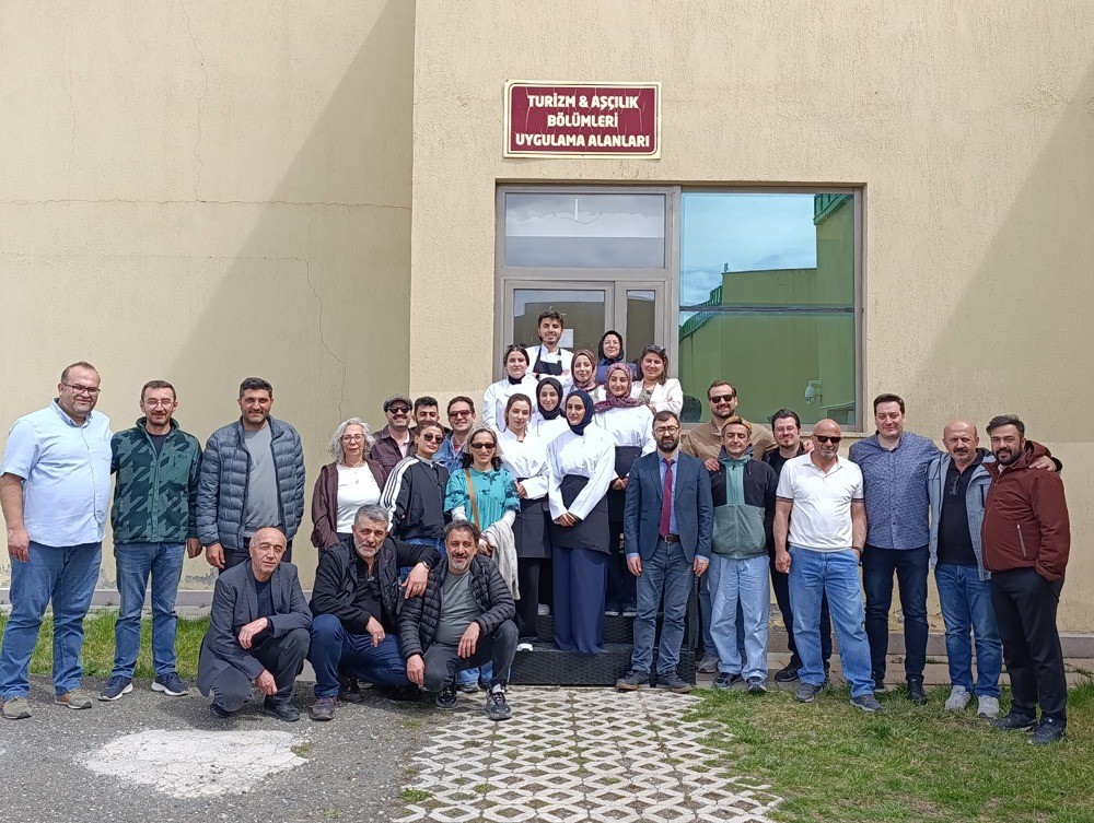 Erzurum Devlet Tiyatrosu oyuncuları doğuda tiyatro yapmayı anlattı
