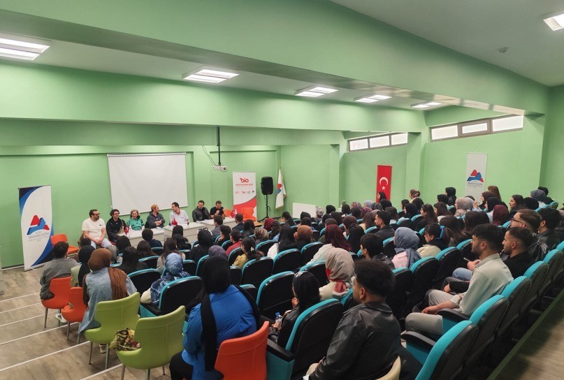 Erzurum Devlet Tiyatrosu oyuncuları doğuda tiyatro yapmayı anlattı
