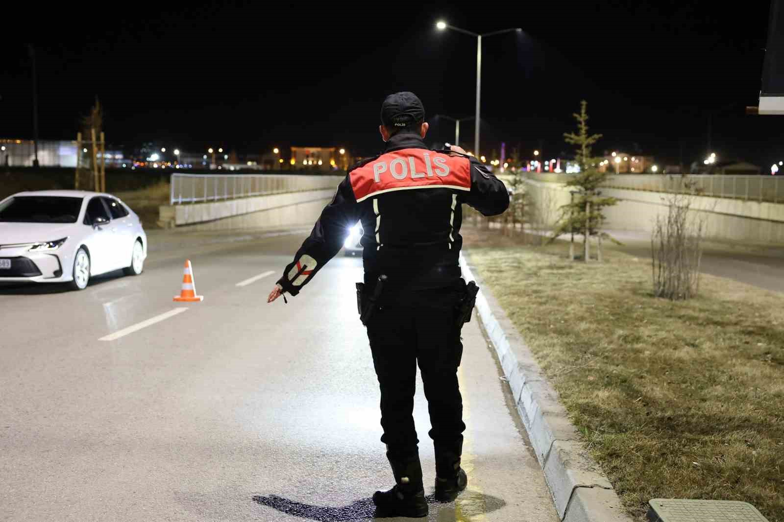 Erzurum Emniyeti suça ve suçluya göz açtırmıyor: 284 şahıs adalete teslim edildi
