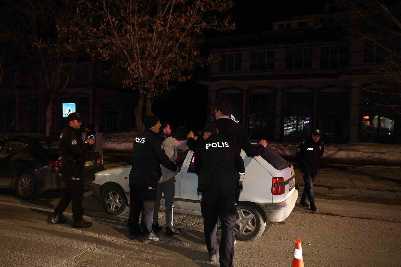 Erzurum Emniyeti suça ve suçluya göz açtırmıyor: 284 şahıs adalete teslim edildi
