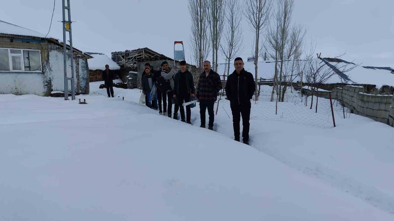 Erzurum Karaçoban’dan umudu büyüten iyilik hareketi: "Bir ışık da sen yak"
