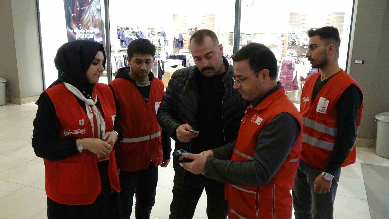 Erzurum Kızılay kadın kollarından Gazze, Filistin ve Sudan için hayır çarşısı
