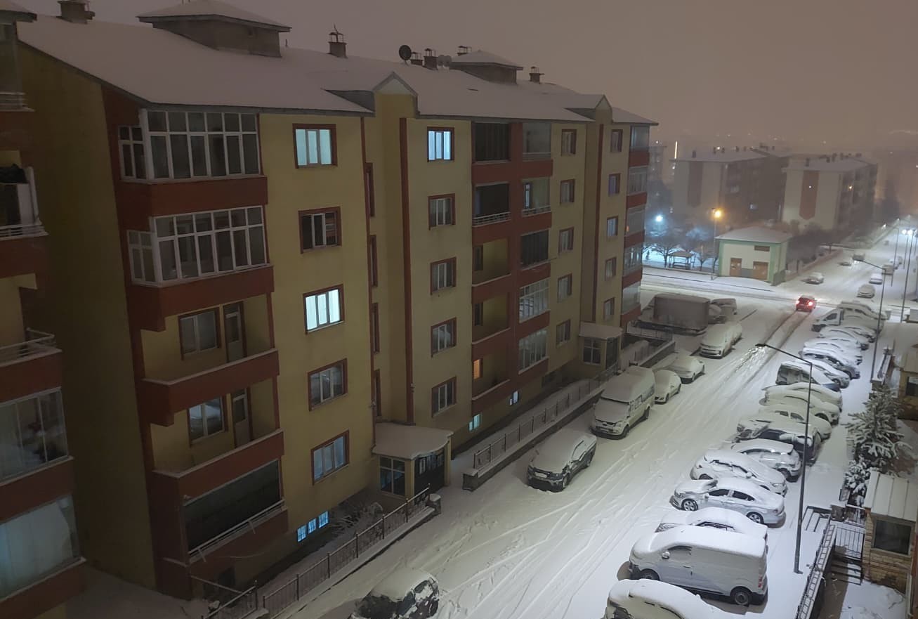 Erzurum merkezde taşımalı eğitime kar yağışı nedeniyle bir gün ara
