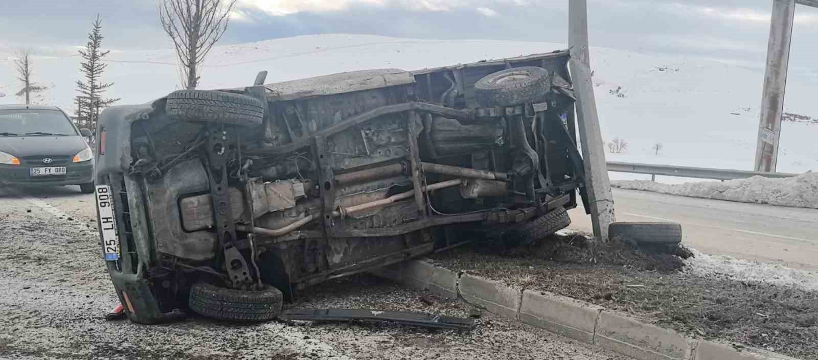 Erzurum-Pasinler yolunda trafik kazası: 1’i ağır 3 yaralı
