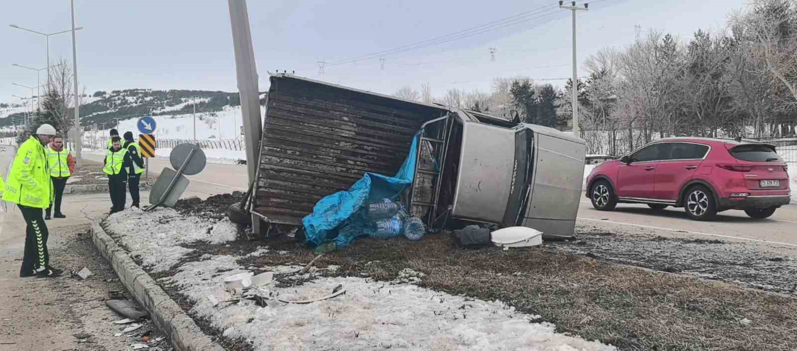 Erzurum-Pasinler yolunda trafik kazası: 1’i ağır 3 yaralı
