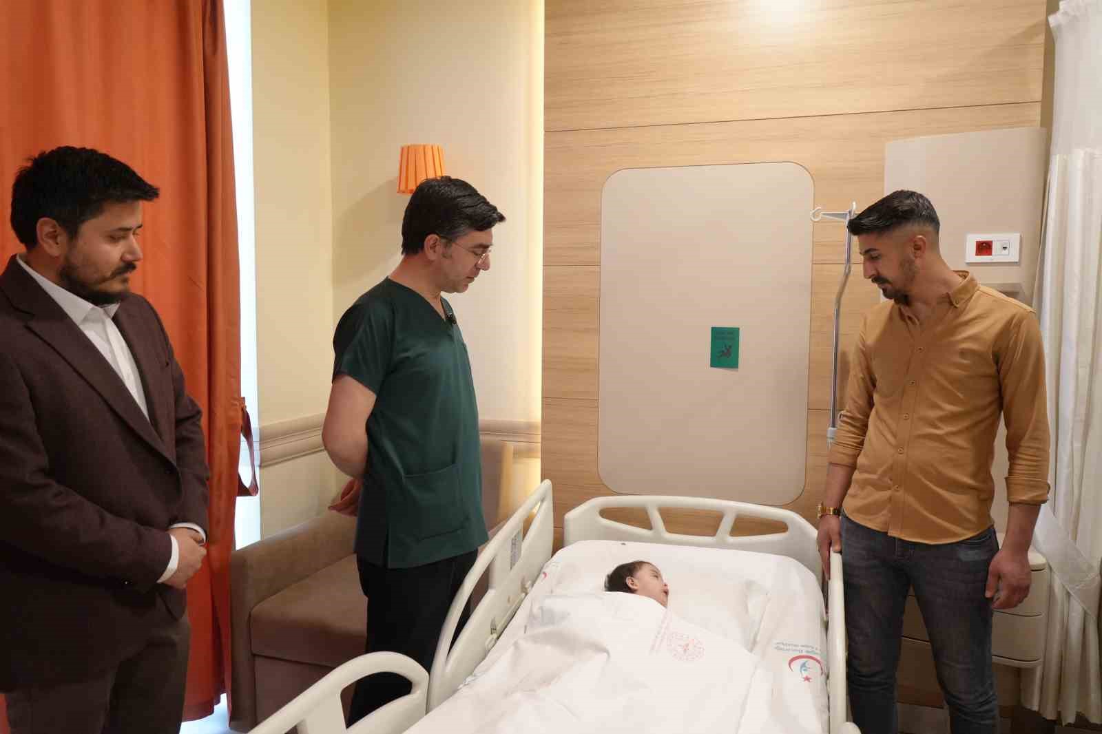 Erzurum Şehir Hastanesi’nde bir ilk: Kumsal bebek şifa buldu
