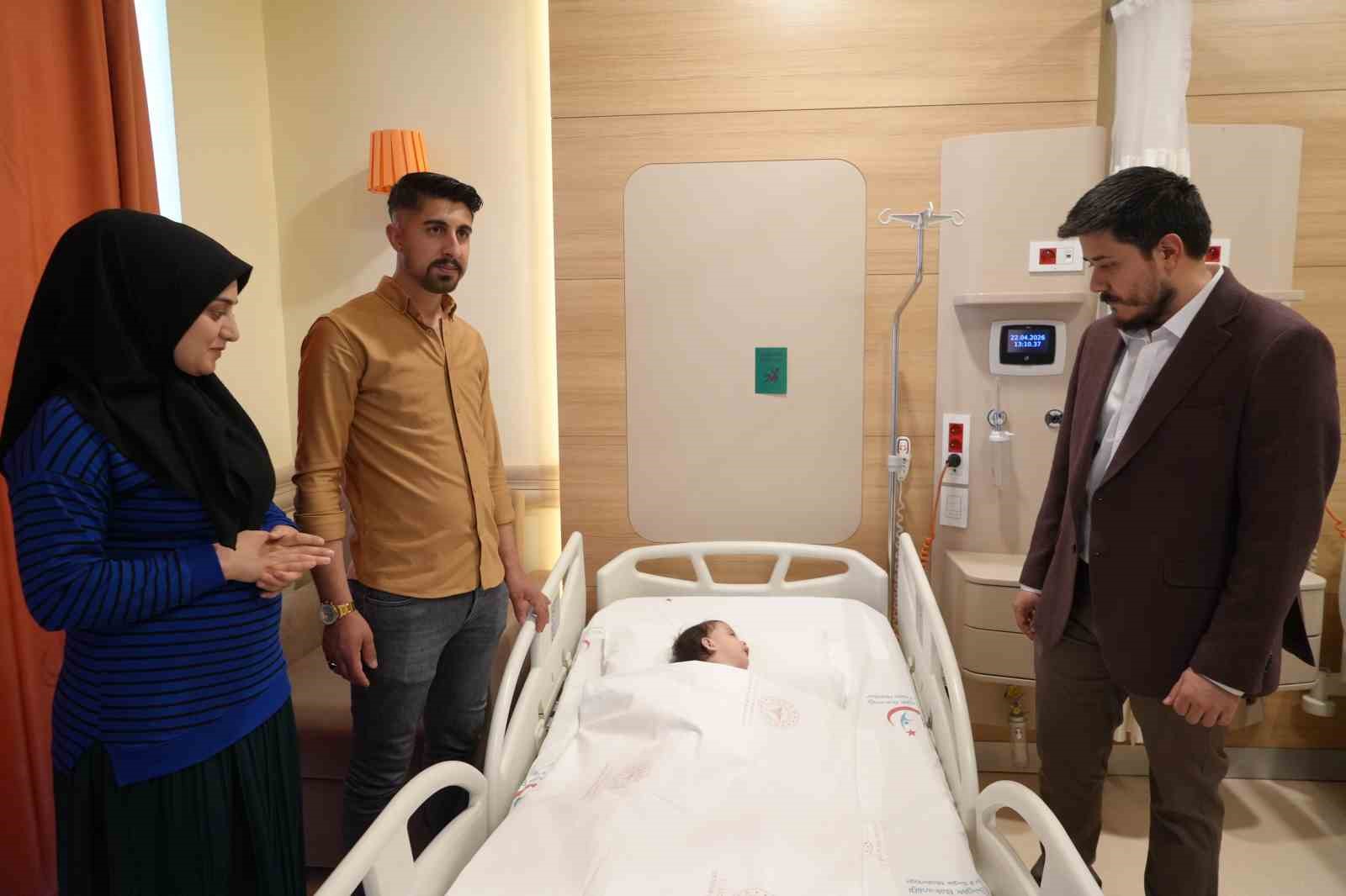 Erzurum Şehir Hastanesi’nde bir ilk: Kumsal bebek şifa buldu
