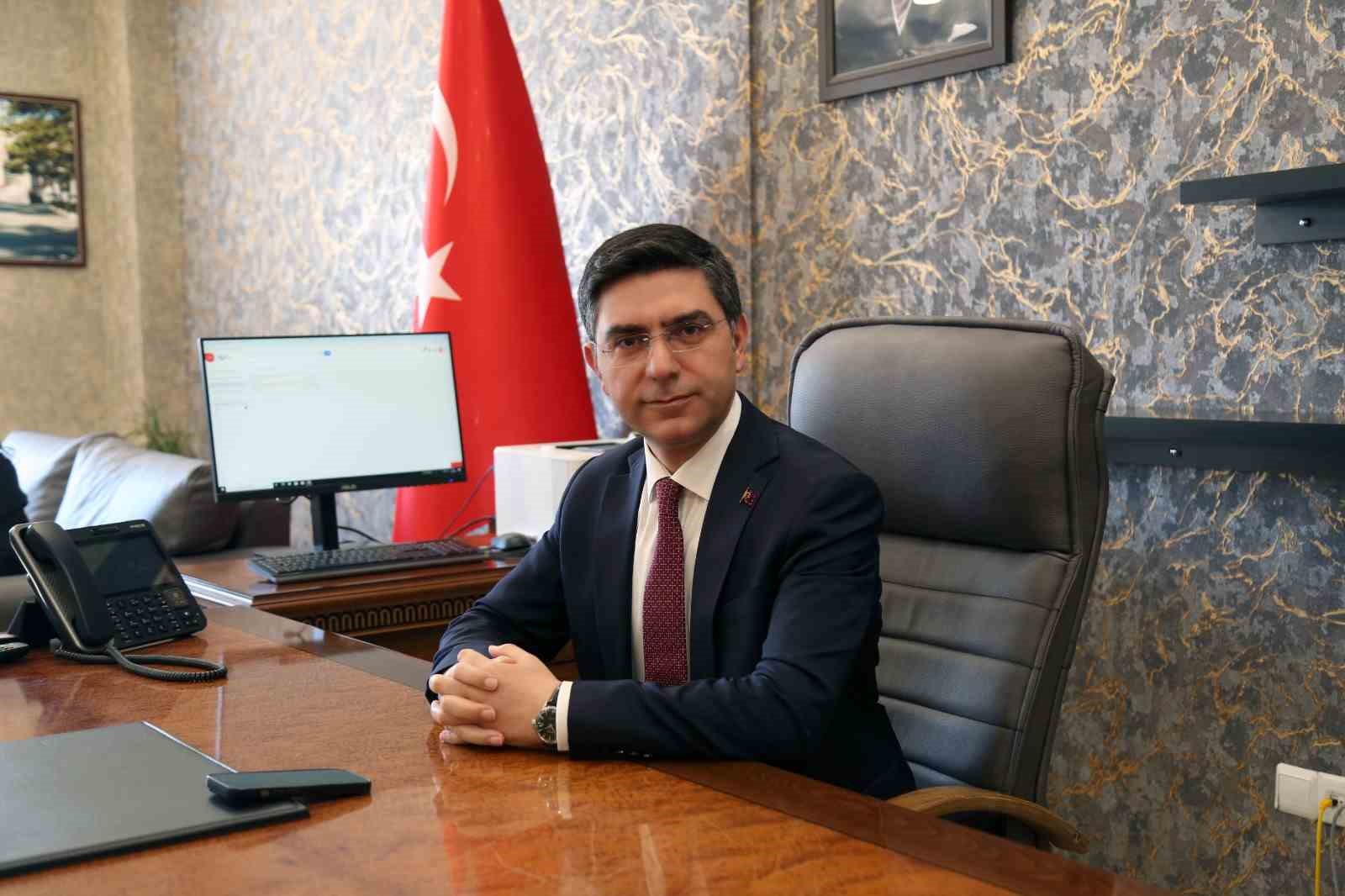 Erzurum Şehir Hastanesi’nde yeni dönem, başhekim değişti
Erzurum Şehir Hastanesi’nde yeni dönem, başhekim değişti