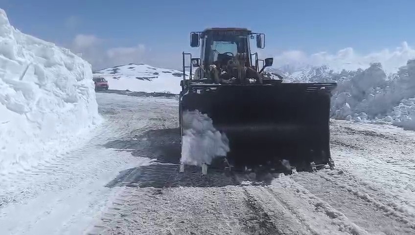 Erzurum’da 2 bin 900 rakımda karla mücadele
