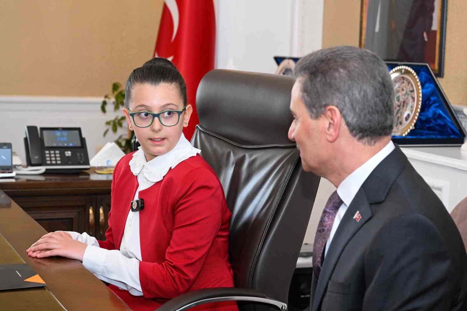 Erzurum’da 23 Nisan’da anlamlı devir teslim
