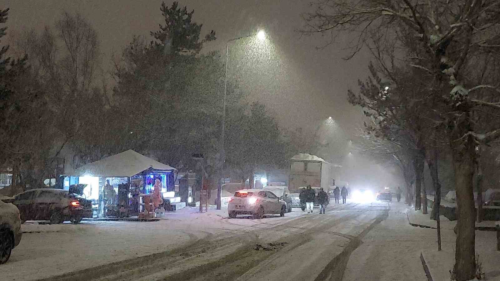 Erzurum’da 3 ilçede okullar 1 gün tatil edildi
