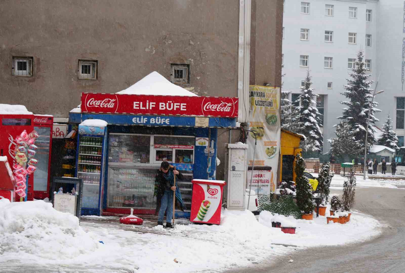 Erzurum’da 84 köy yolu kardan ulaşıma kapandı
