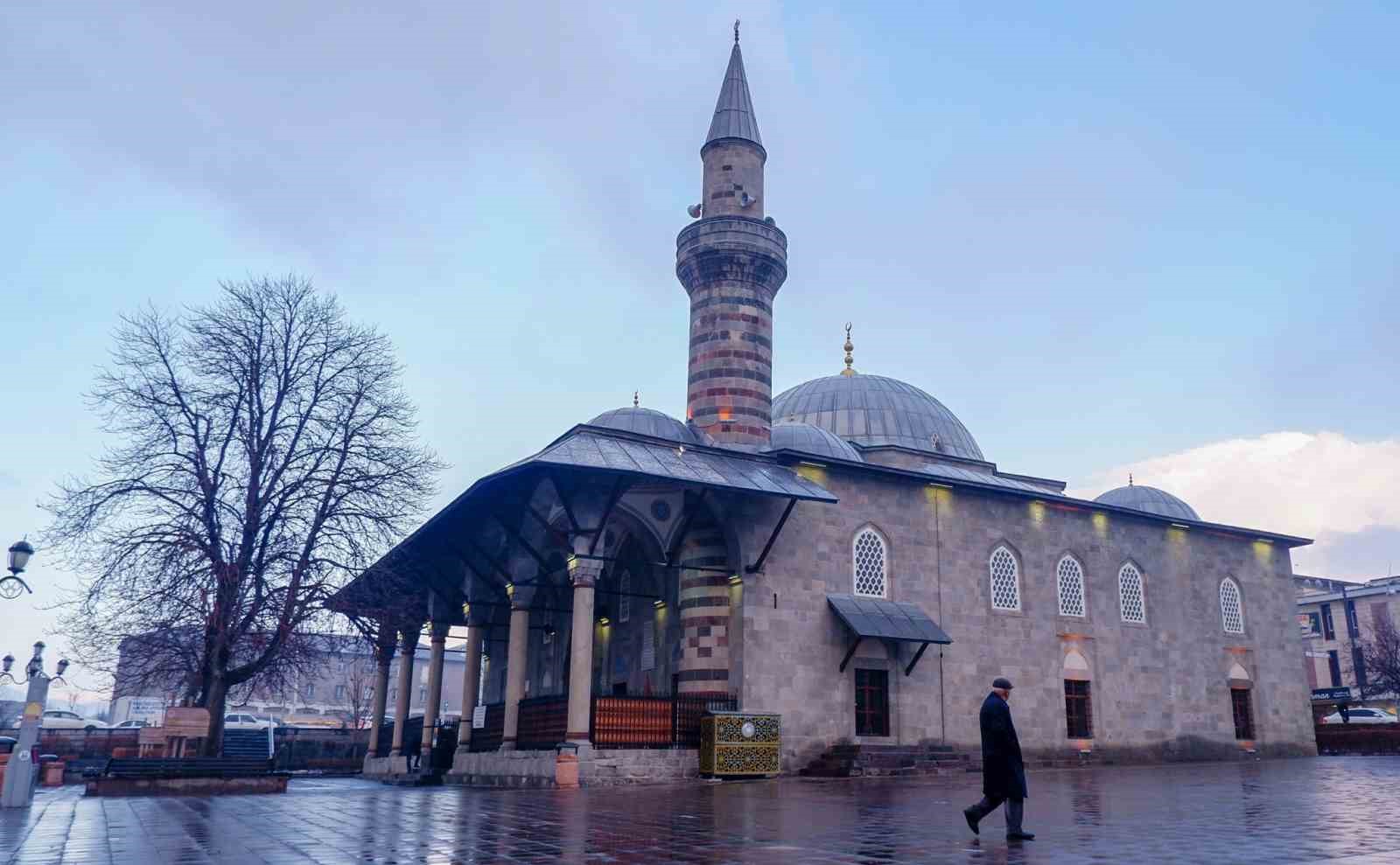 Erzurum’da bin 635 camide bin 680 din görevlisi görev yapıyor
