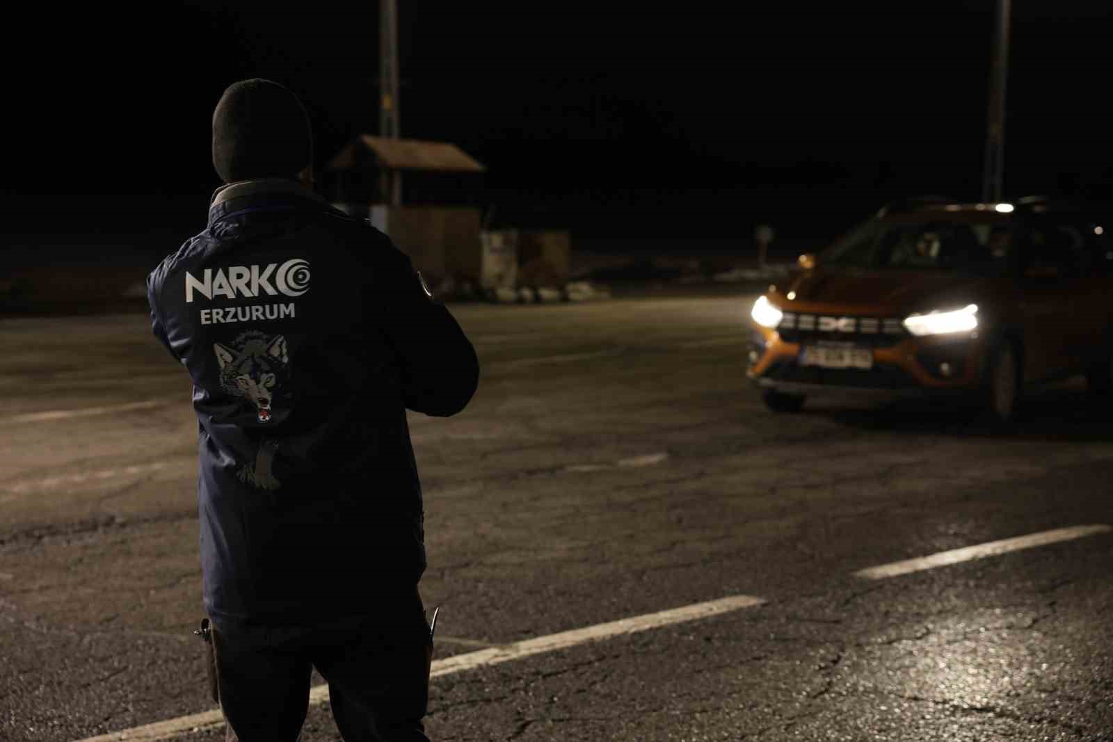 Erzurum’da bir ayda 48 milyon TL değerinde uyuşturucu ele geçirildi
Erzurum’da bir ayda 48 milyon TL değerinde uyuşturucu ele geçirildi