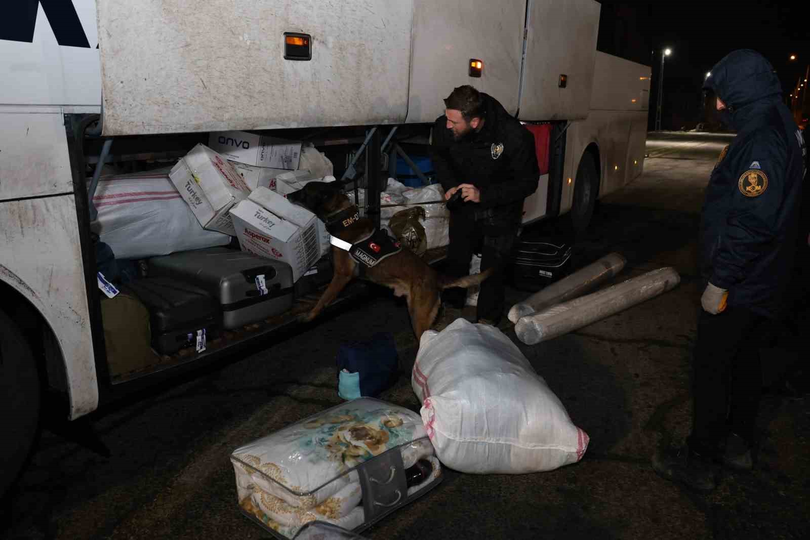 Erzurum’da bir ayda 48 milyon TL değerinde uyuşturucu ele geçirildi
Erzurum’da bir ayda 48 milyon TL değerinde uyuşturucu ele geçirildi