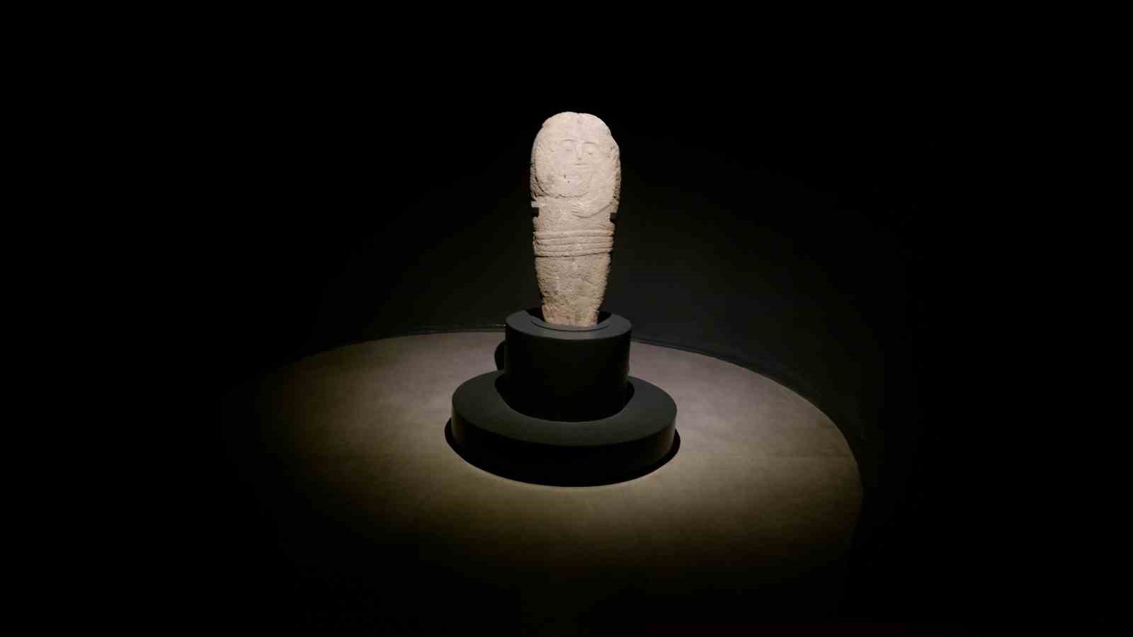 Erzurum’da bulunan 2 bin 500 yıllık ‘taş baba’ heykeli ziyaretçilerin ilgi odağı oldu
Erzurum’da bulunan 2 bin 500 yıllık ‘taş baba’ heykeli ziyaretçilerin ilgi odağı oldu