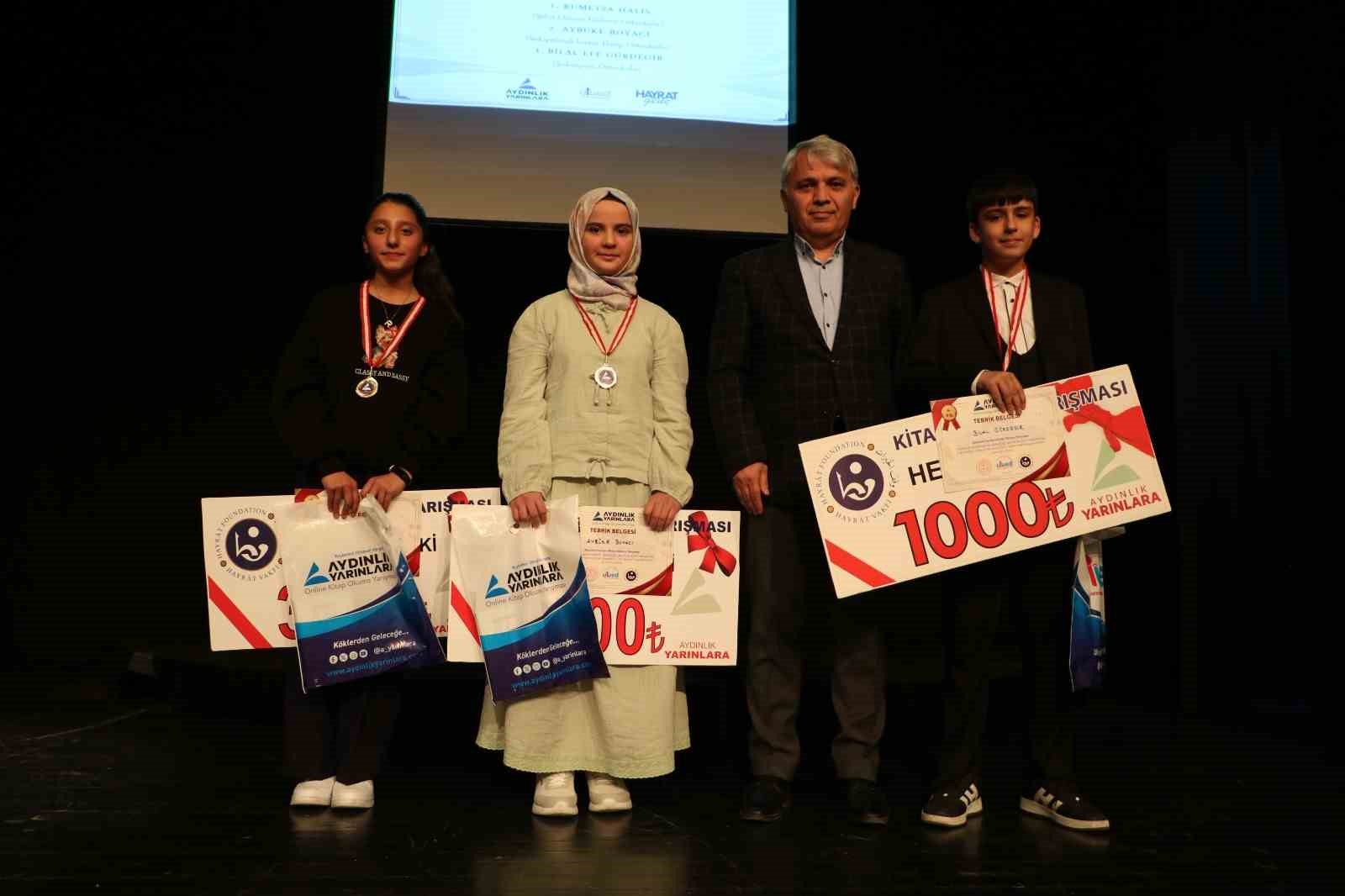 Erzurum’da gençler kitapla buluştu, ödüller sahiplerini buldu
