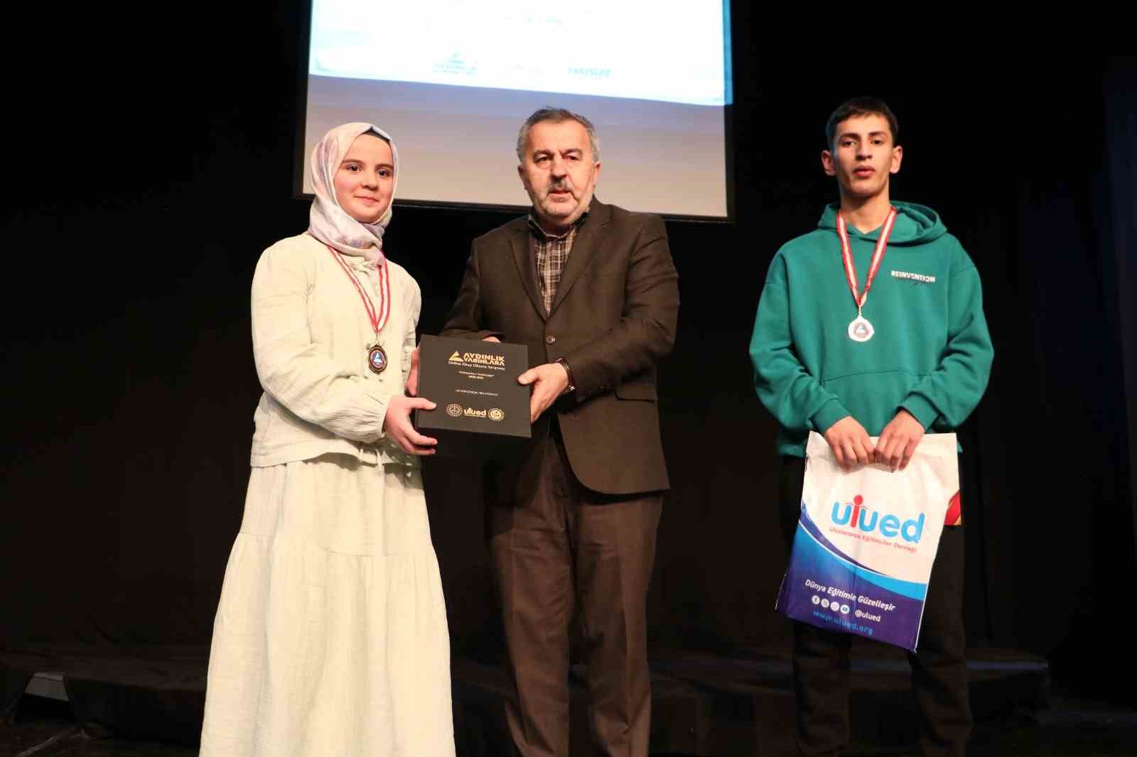 Erzurum’da gençler kitapla buluştu, ödüller sahiplerini buldu
