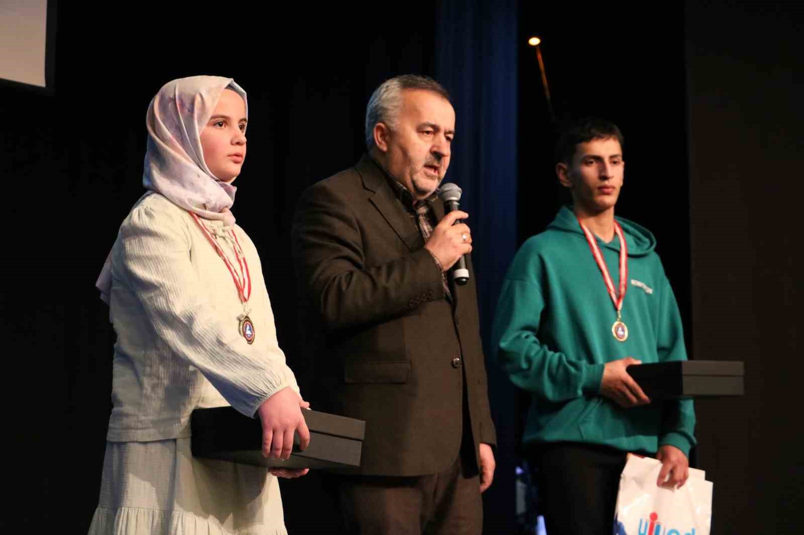 Erzurum’da gençler kitapla buluştu, ödüller sahiplerini buldu
