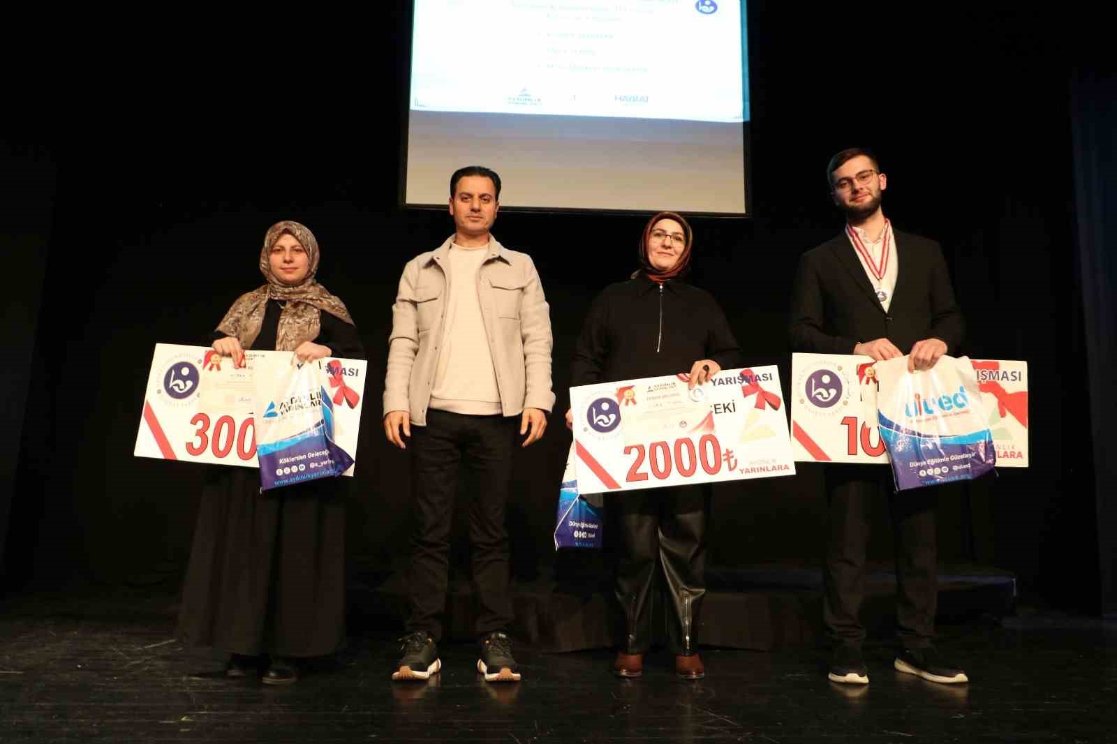 Erzurum’da gençler kitapla buluştu, ödüller sahiplerini buldu

