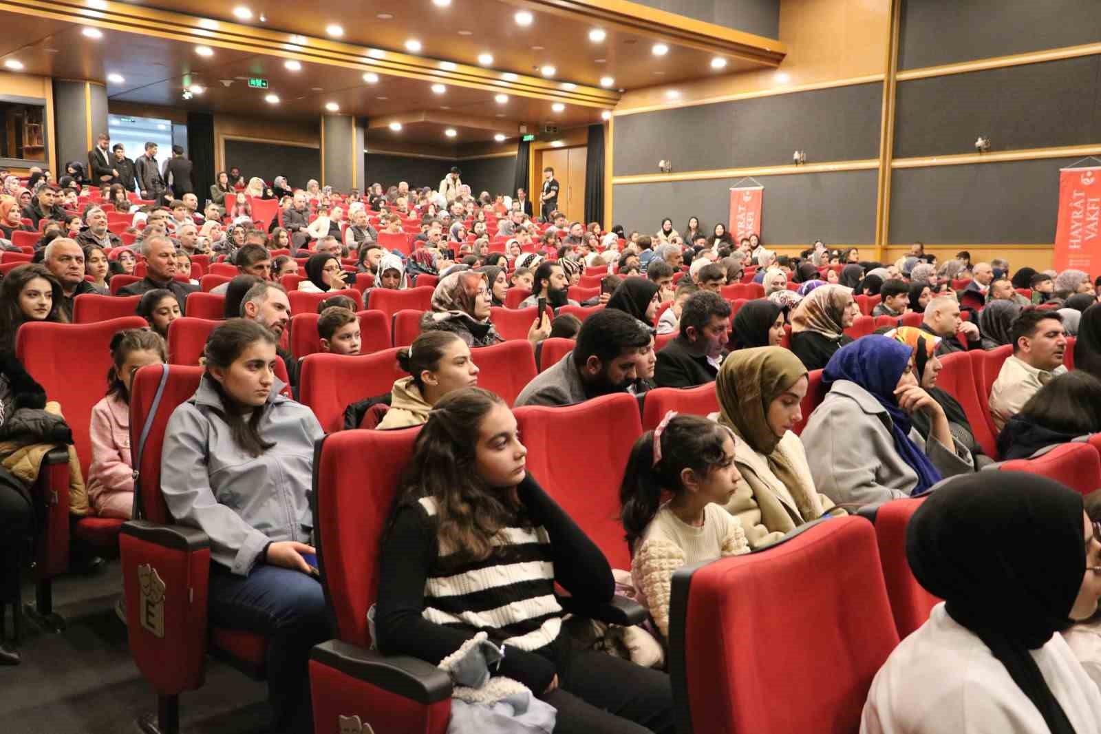 Erzurum’da gençler kitapla buluştu, ödüller sahiplerini buldu
