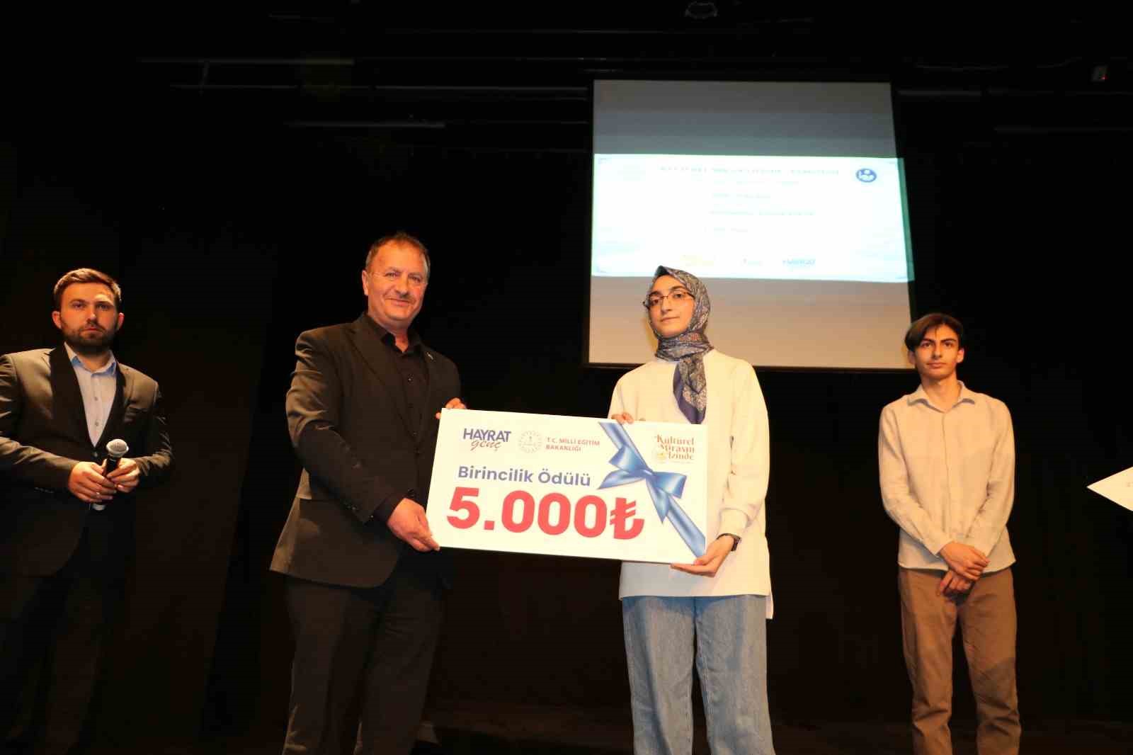 Erzurum’da gençler kitapla buluştu, ödüller sahiplerini buldu
