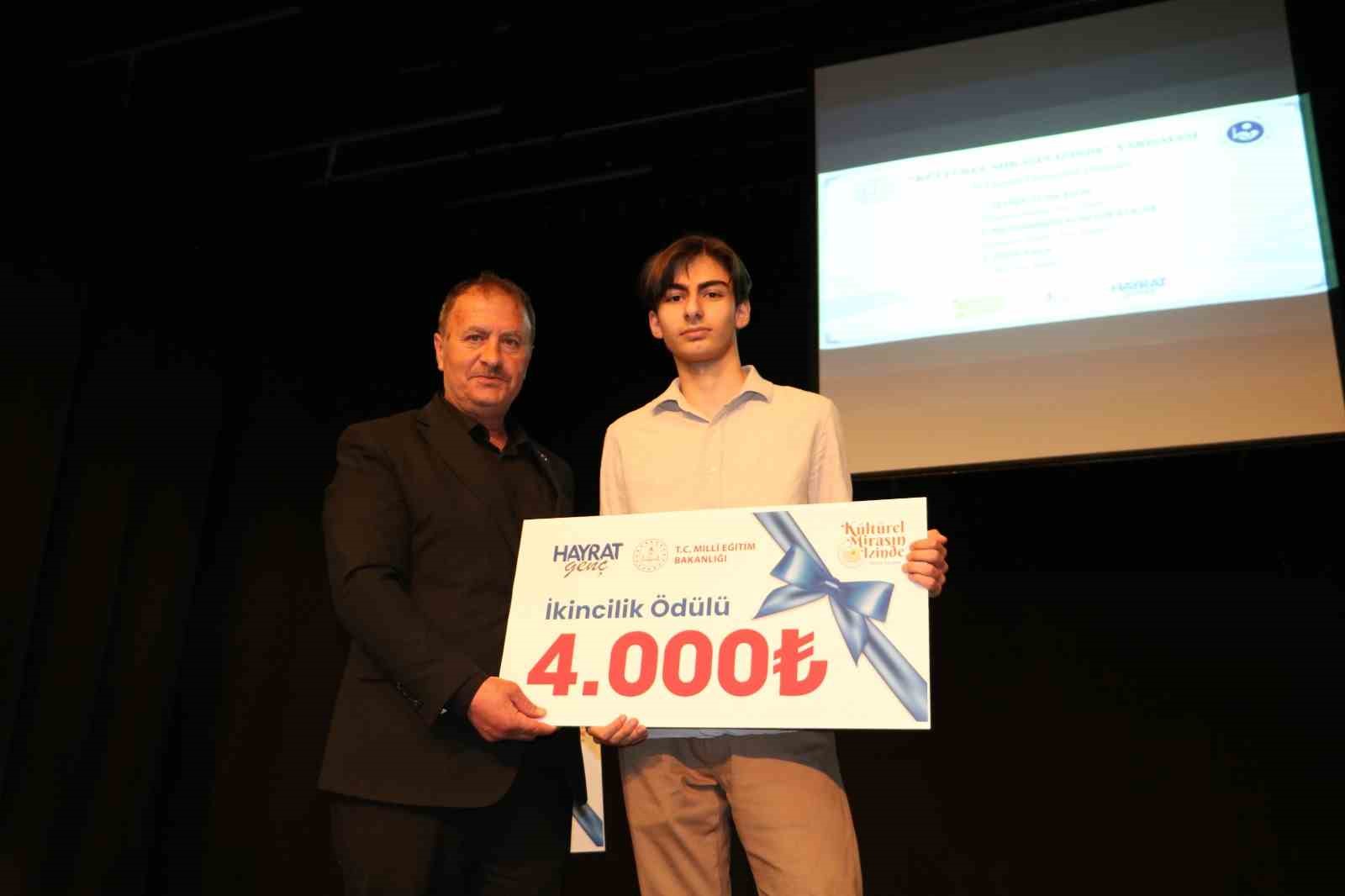 Erzurum’da gençler kitapla buluştu, ödüller sahiplerini buldu
