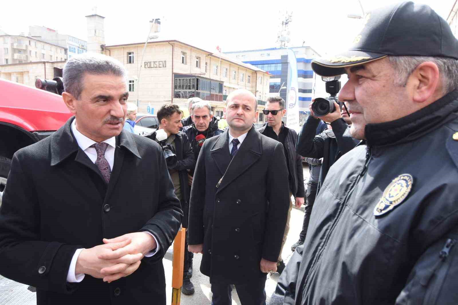 Erzurum’da hayati deneyim: Kaza anını birebir yaşadılar
