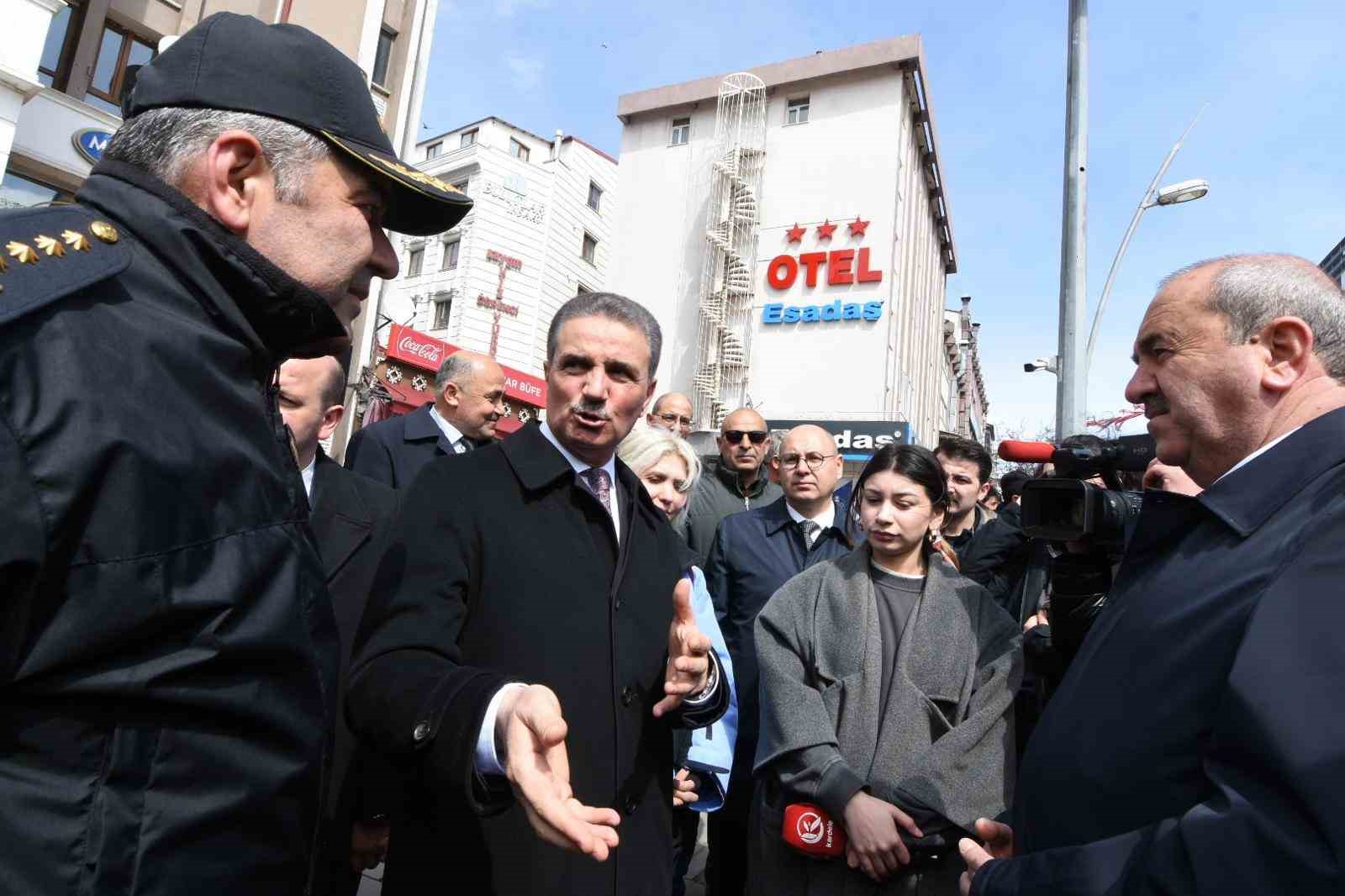 Erzurum’da hayati deneyim: Kaza anını birebir yaşadılar
