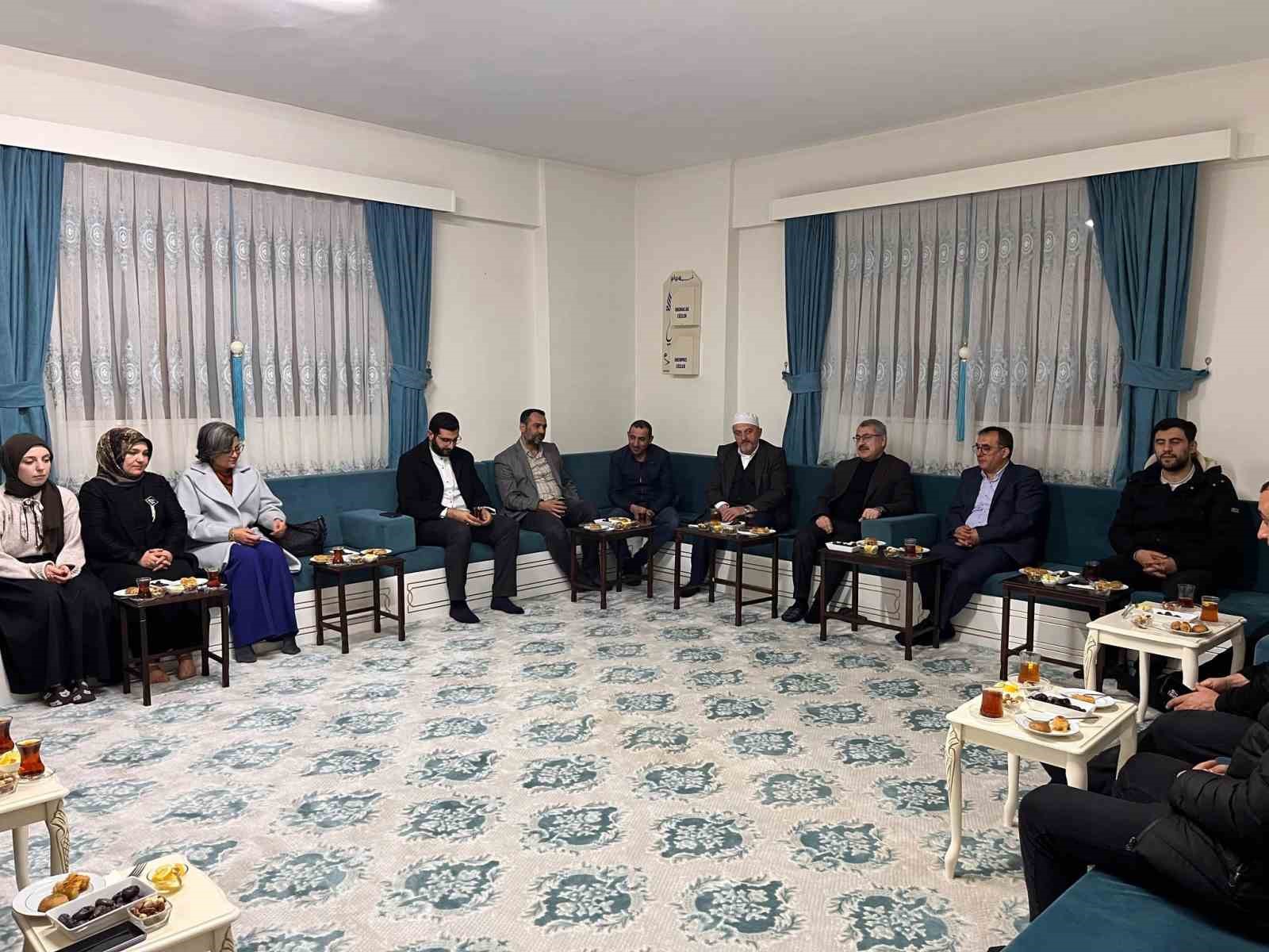 Erzurum’da iftar sofrasında anlamlı buluşma
