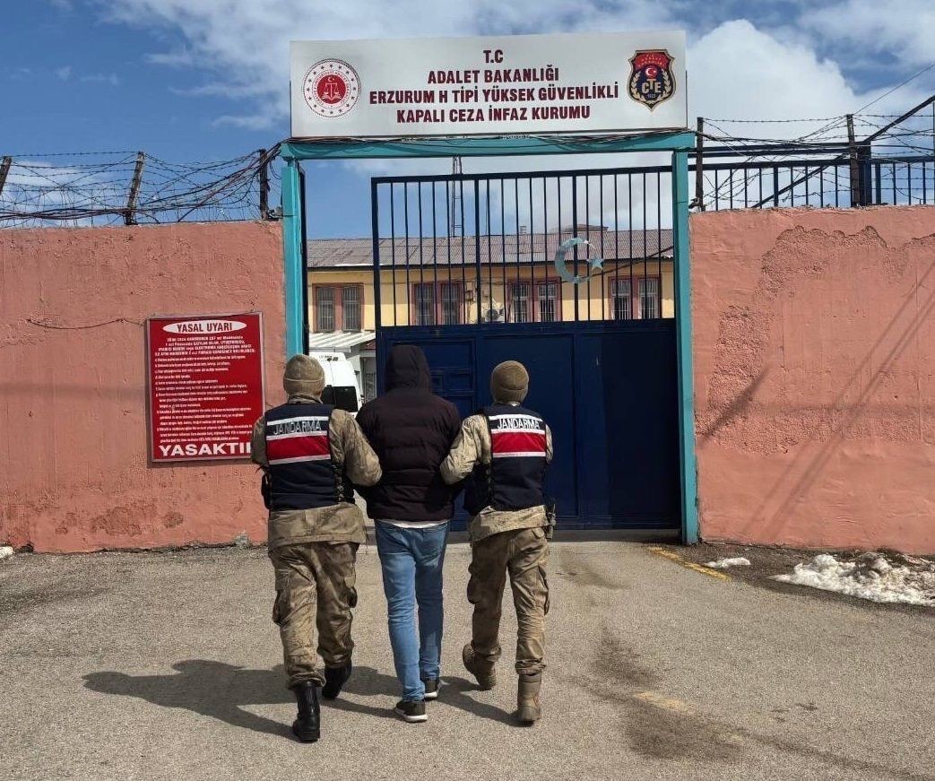 Erzurum’da jandarma ekipleri bir ayda 106 aranan şahsı yakaladı
