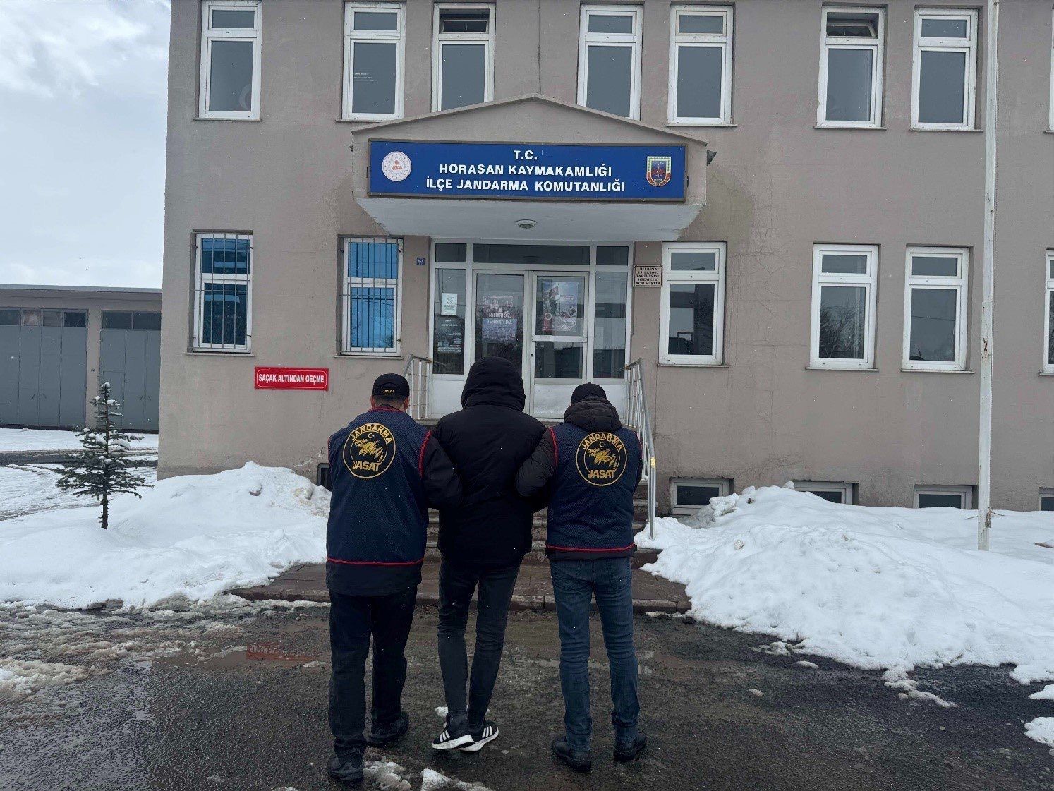 Erzurum’da jandarma ekipleri bir ayda 106 aranan şahsı yakaladı
