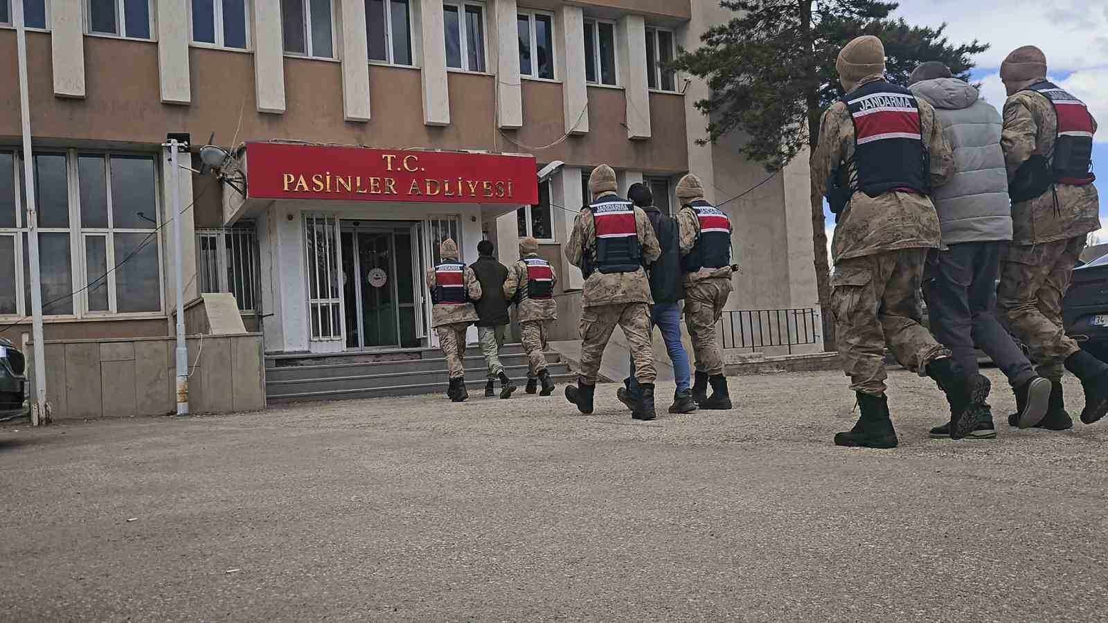 Erzurum’da kaçak göçmen operasyonu
