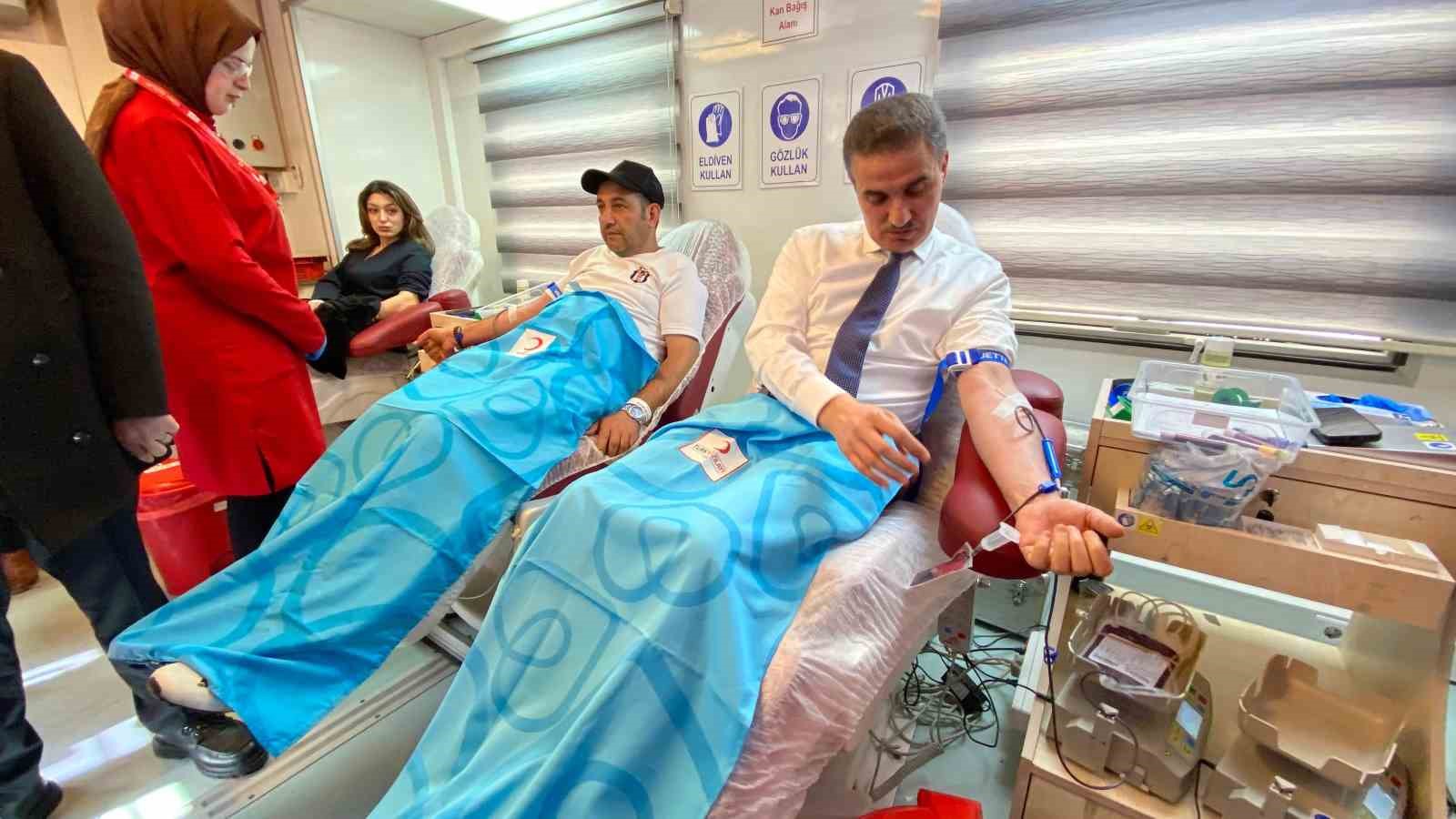 Erzurum’da "Kan Bağışı Hayat Kurtarır" kampanyasına yoğun katılım
Erzurum’da "Kan Bağışı Hayat Kurtarır" kampanyasına yoğun katılım