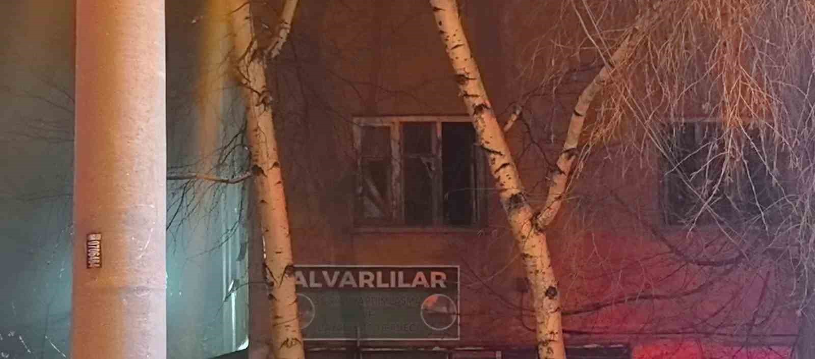 Erzurum’da metruk binada korkutan yangın
