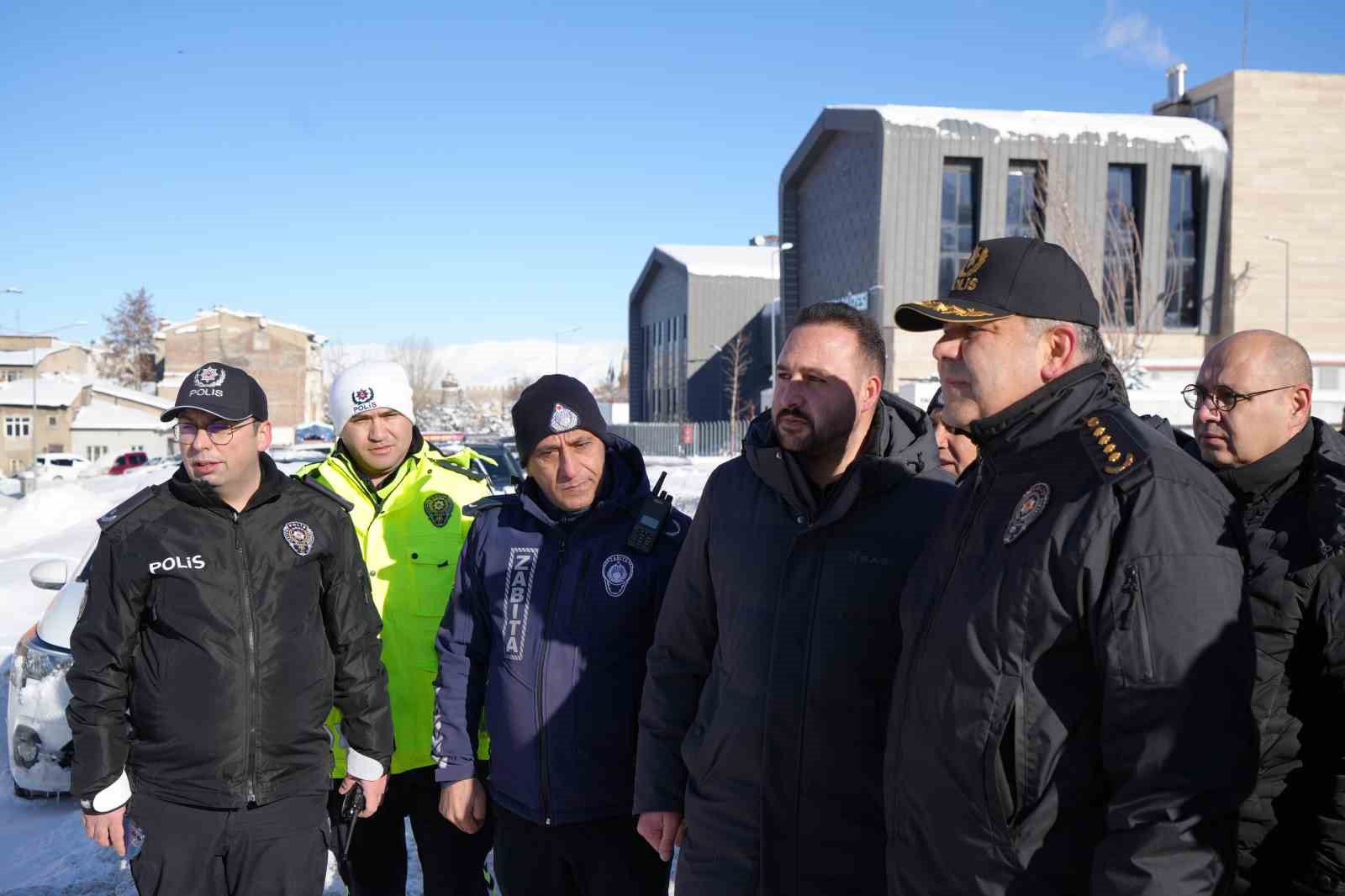 Erzurum’da metruk binalar yıkılıyor

