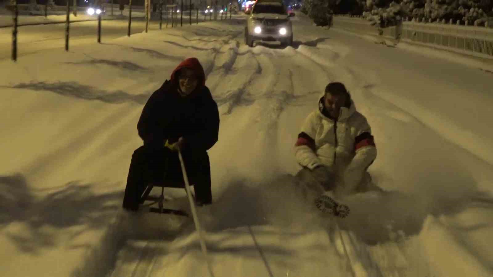 Erzurum’da off-roadçuların lastik ve kızaklı kar keyfi
