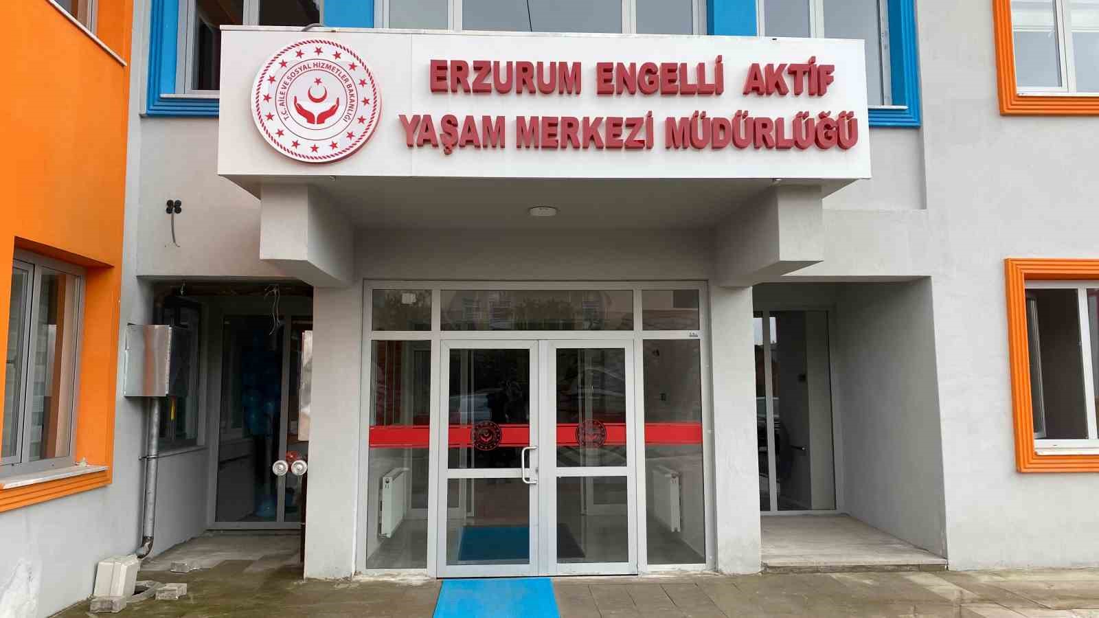 Erzurum’da otizm farkındalığı için mavi balonlar gökyüzüne bırakıldı
