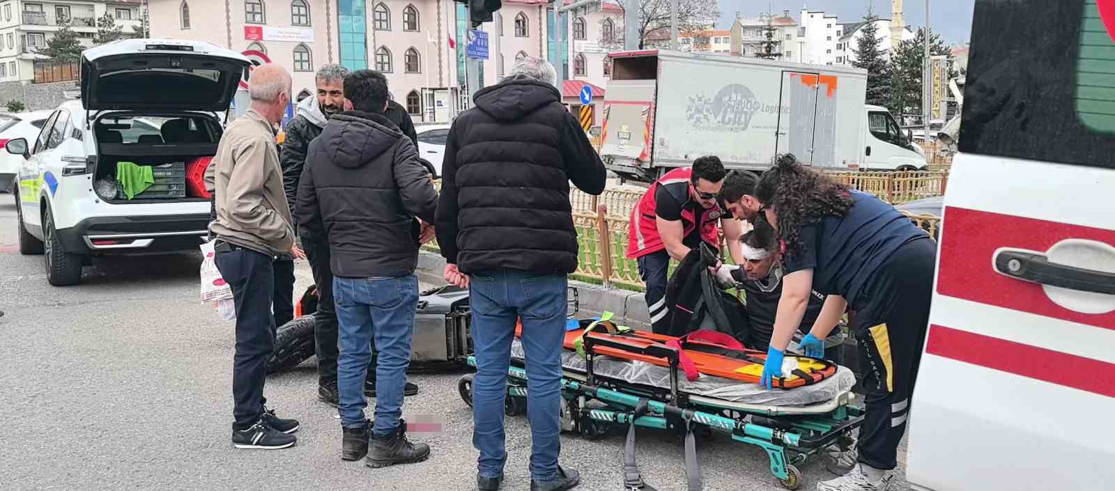 Erzurum’da otomobille çarpışan motosikletin sürücüsü yaralandı
