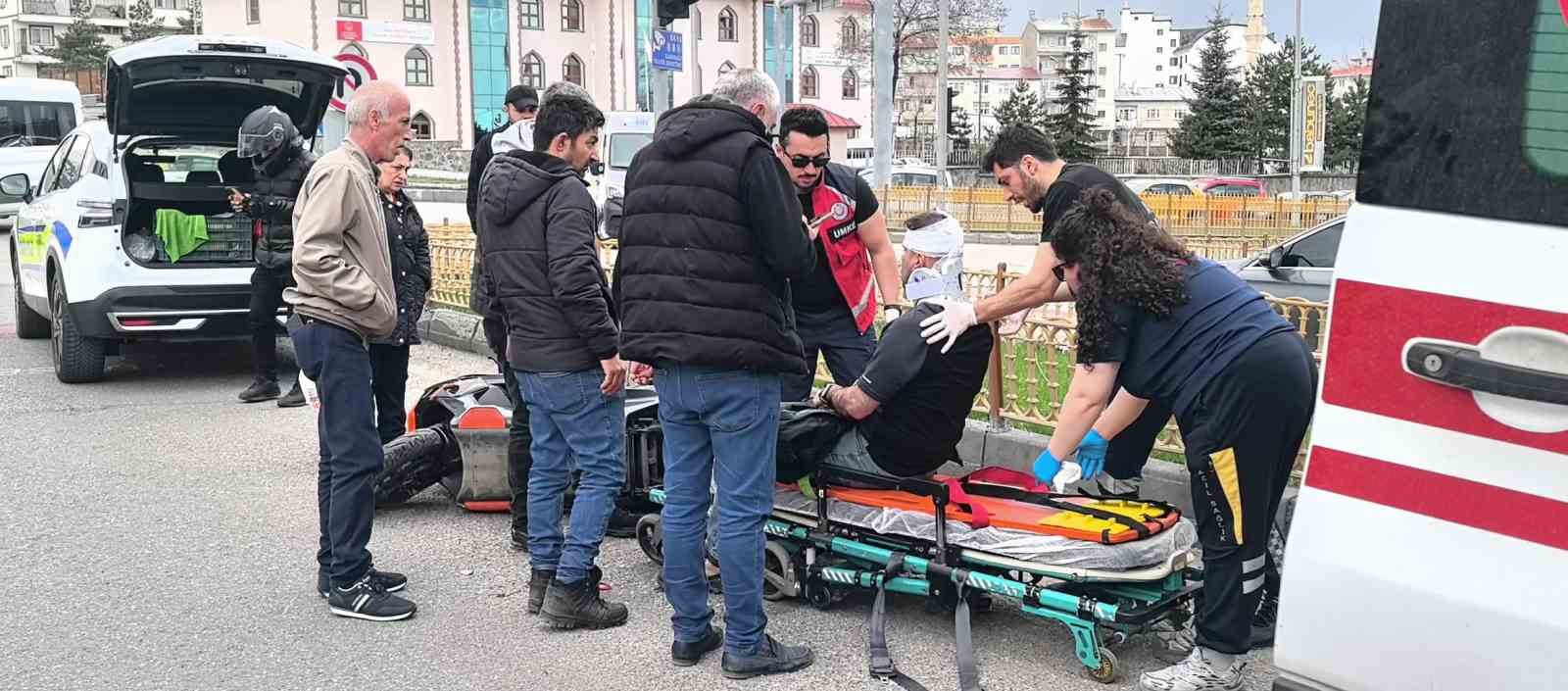 Erzurum’da otomobille çarpışan motosikletin sürücüsü yaralandı
