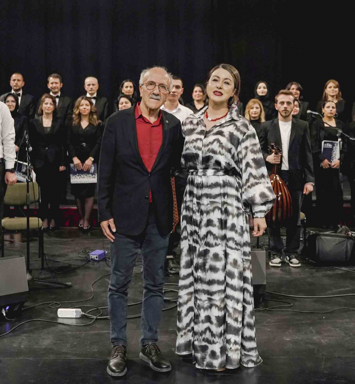 Erzurum’da renkler köprüsü: Baba ve kız aynı sahnede
Erzurum’da renkler köprüsü: Baba ve kız aynı sahnede