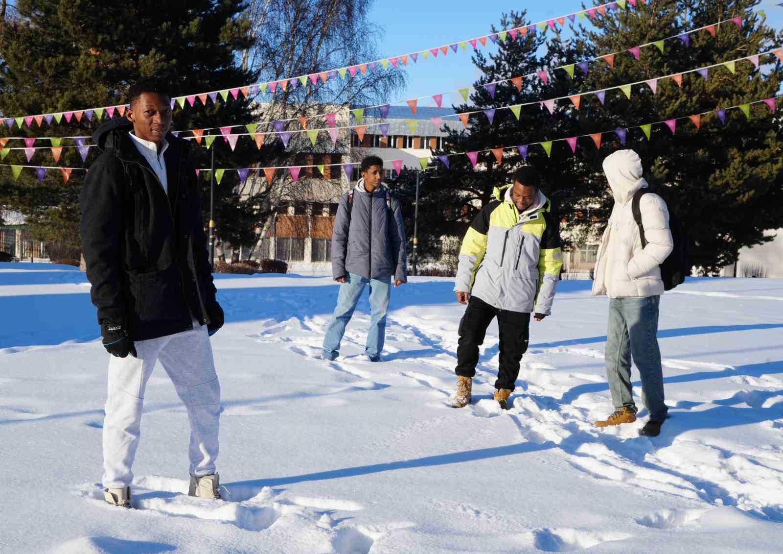 Erzurum’da siyah ile beyazın buluşması
