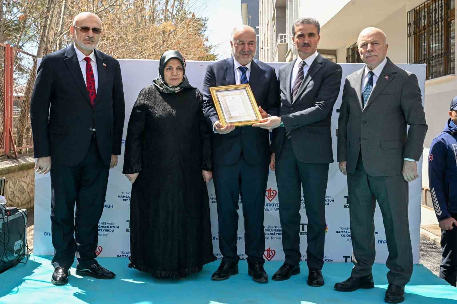 Erzurum’da yükseköğrenim kız yurdu törenle açıldı
