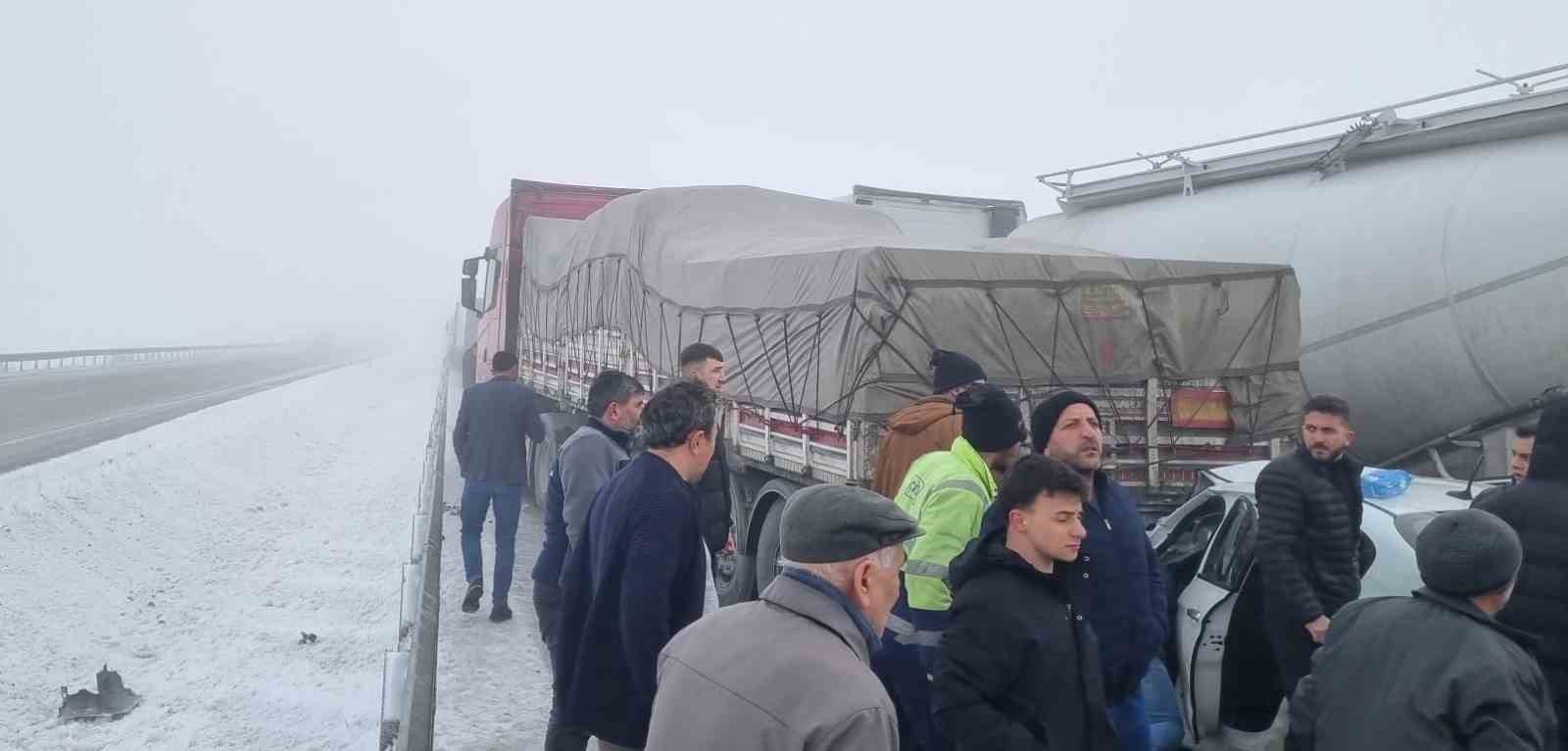 Erzurum’da zincirleme kazada can pazarı yaşandı: 8 ağır yaralı
