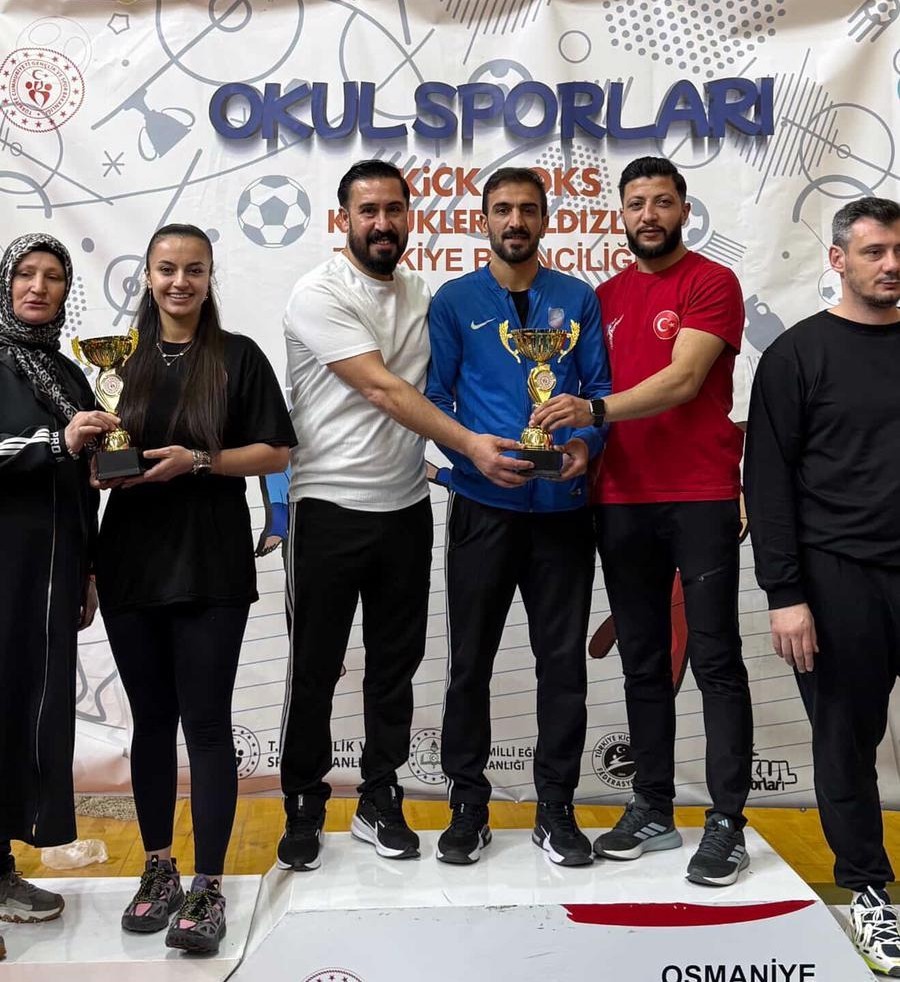 Erzurumlı Kick Boksçular madalyalarla dönüyor
