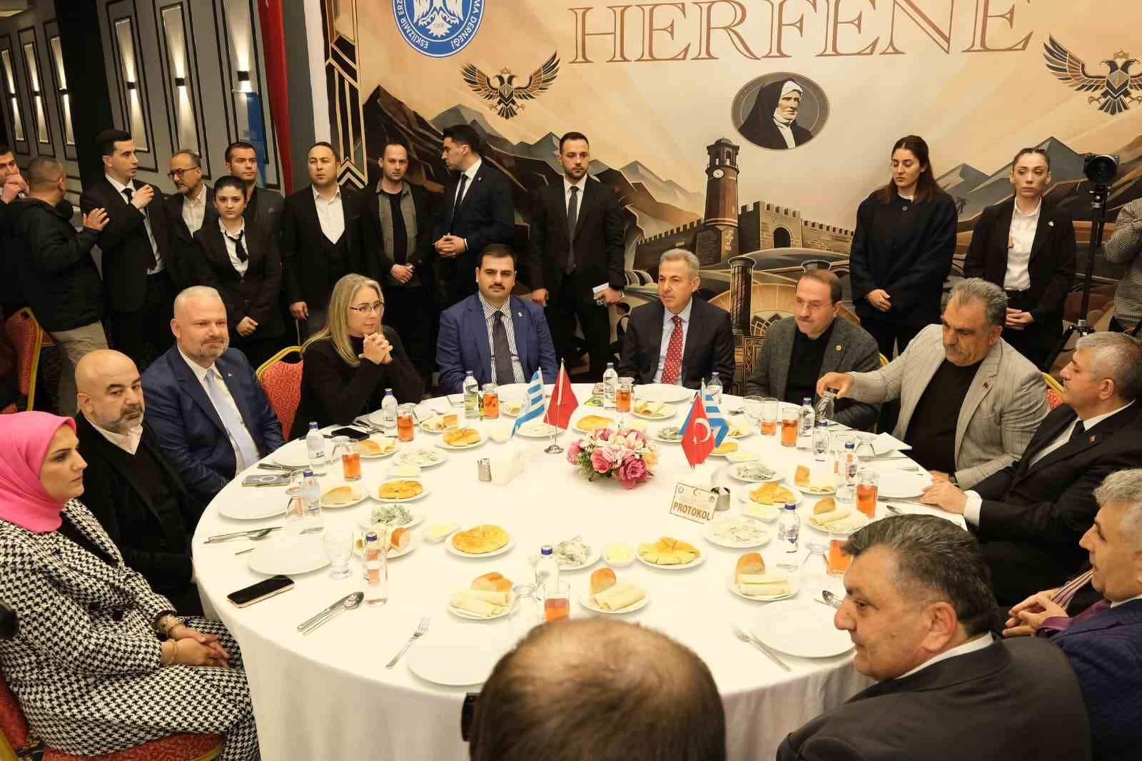 Erzurumlular İzmir’de düzenlenen herfene gecesinde buluştu
