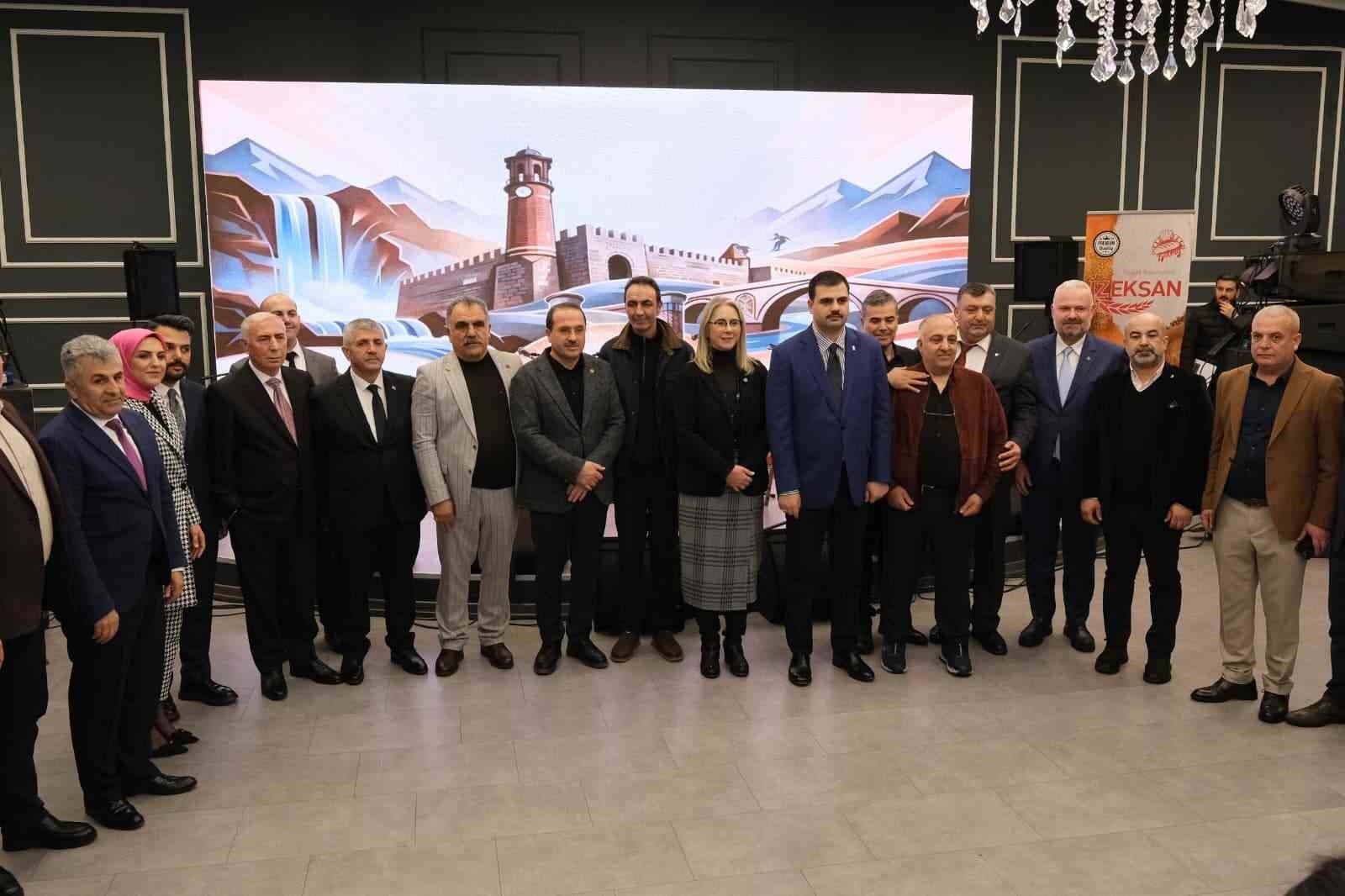 Erzurumlular İzmir’de düzenlenen herfene gecesinde buluştu
