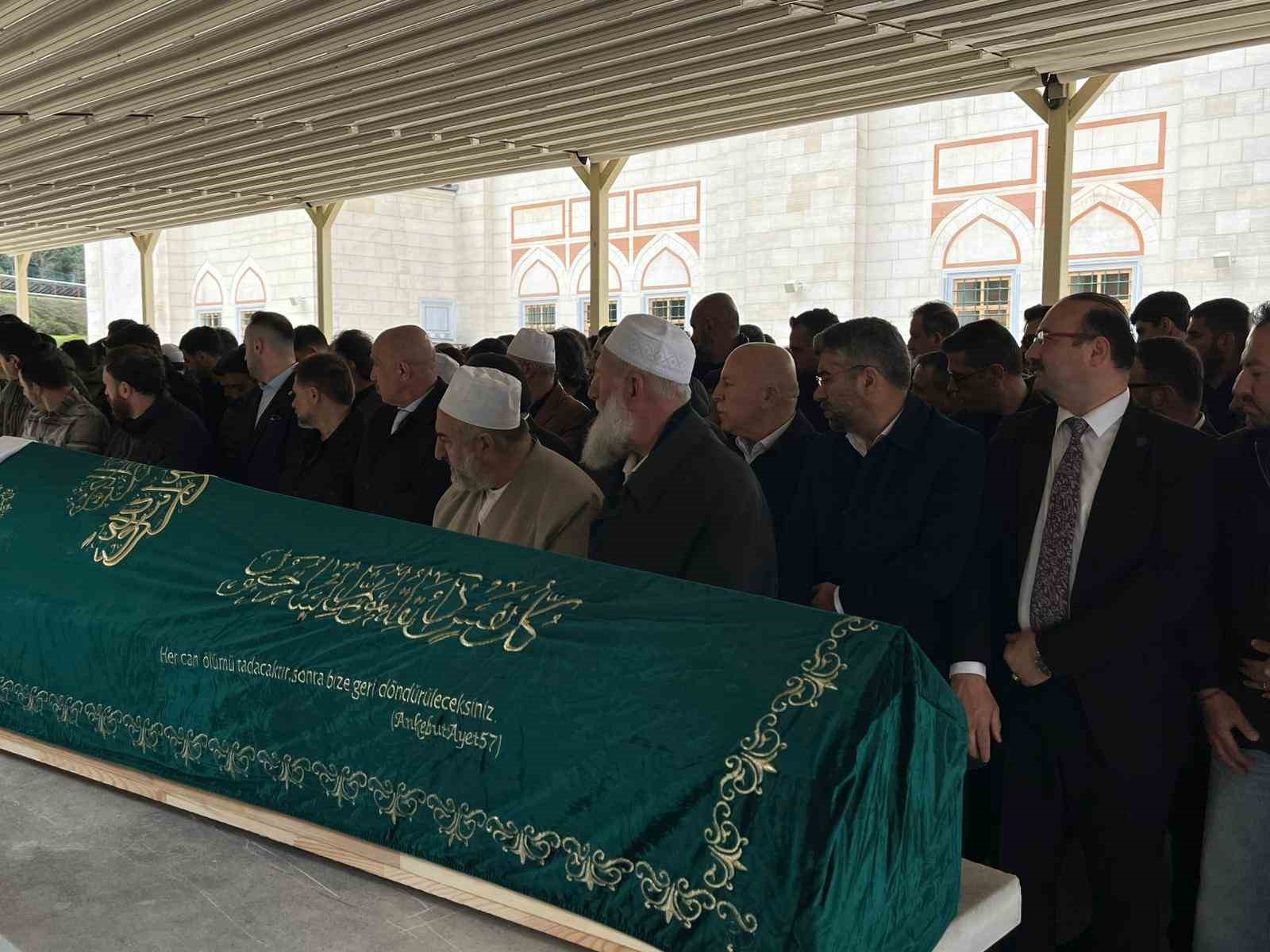 Erzurumspor Başkanı Ahmet Dal’ın annesi Zühal Dal son yolculuğuna uğurlandı
