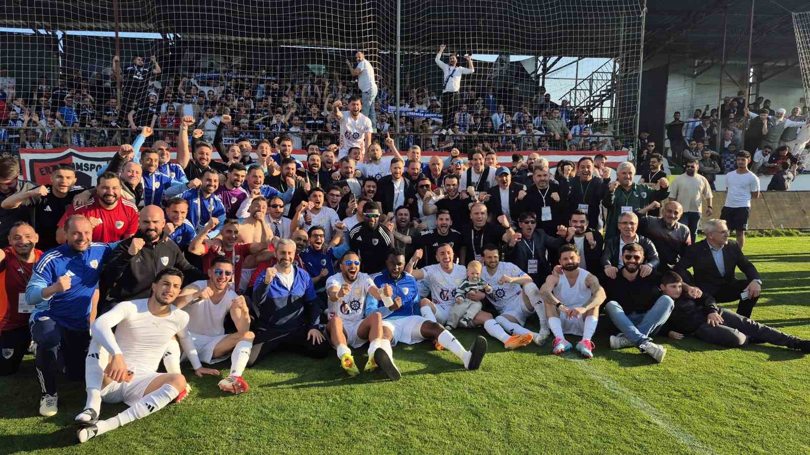 Erzurumspor FK maçtan sonra şampiyonluğunu kutladı
