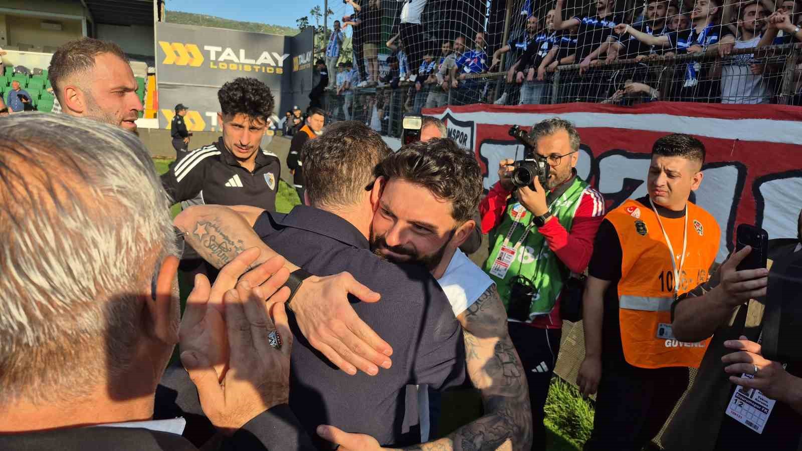 Erzurumspor FK maçtan sonra şampiyonluğunu kutladı
